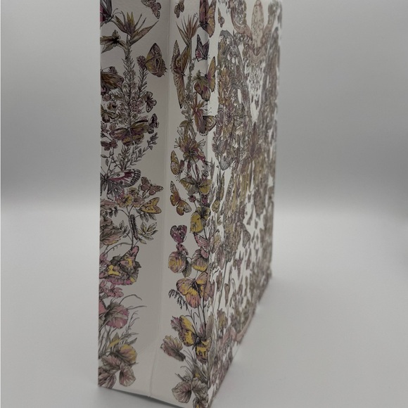 💞Authentic💞Dior holiday shopping bag with ribbon. BRAND NEW - Picture 8 of 10